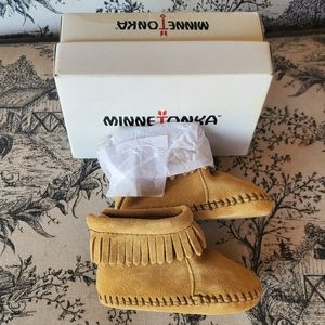 Minnetonka Back Strap Baby Bootie Size 3